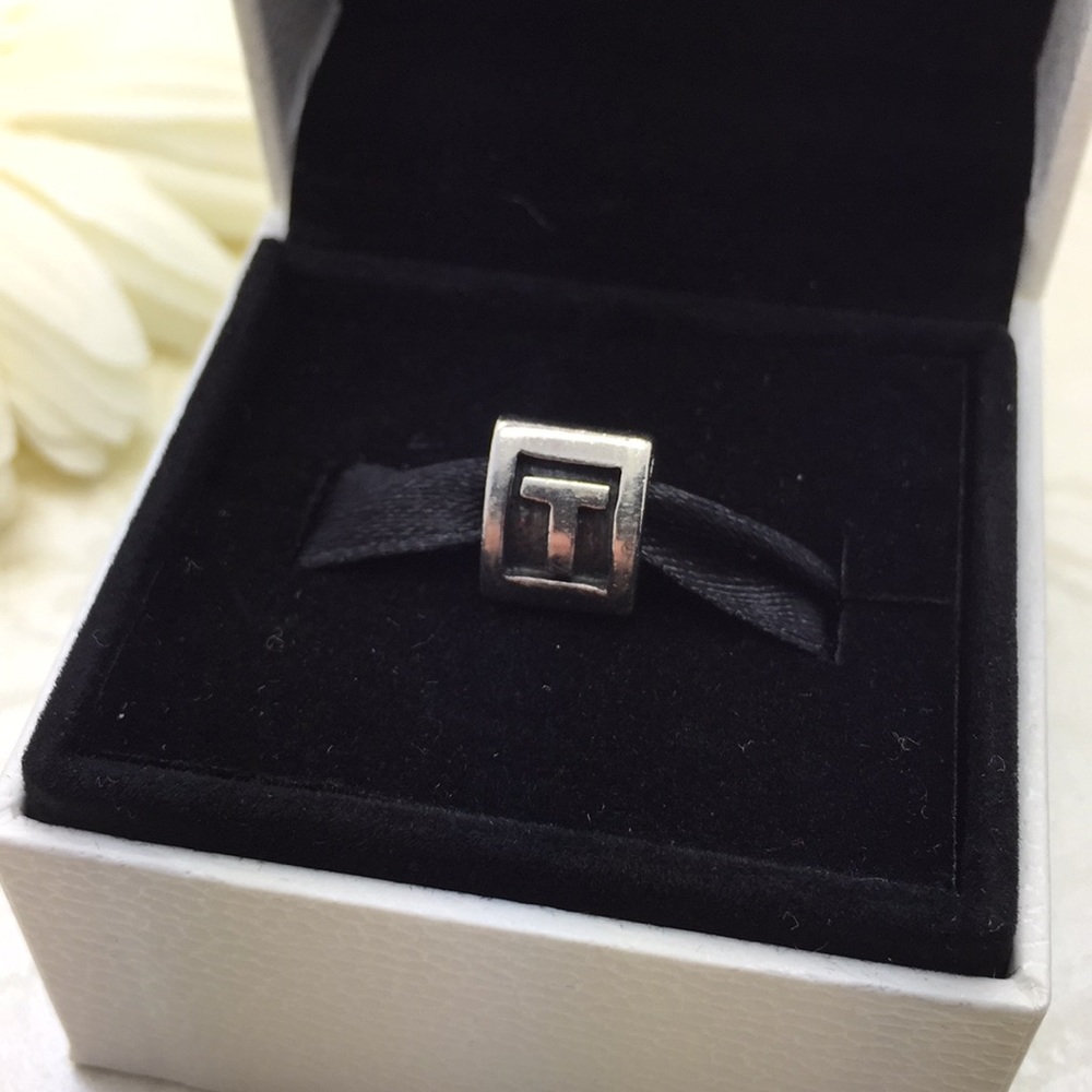 Pandora letter T charm box included